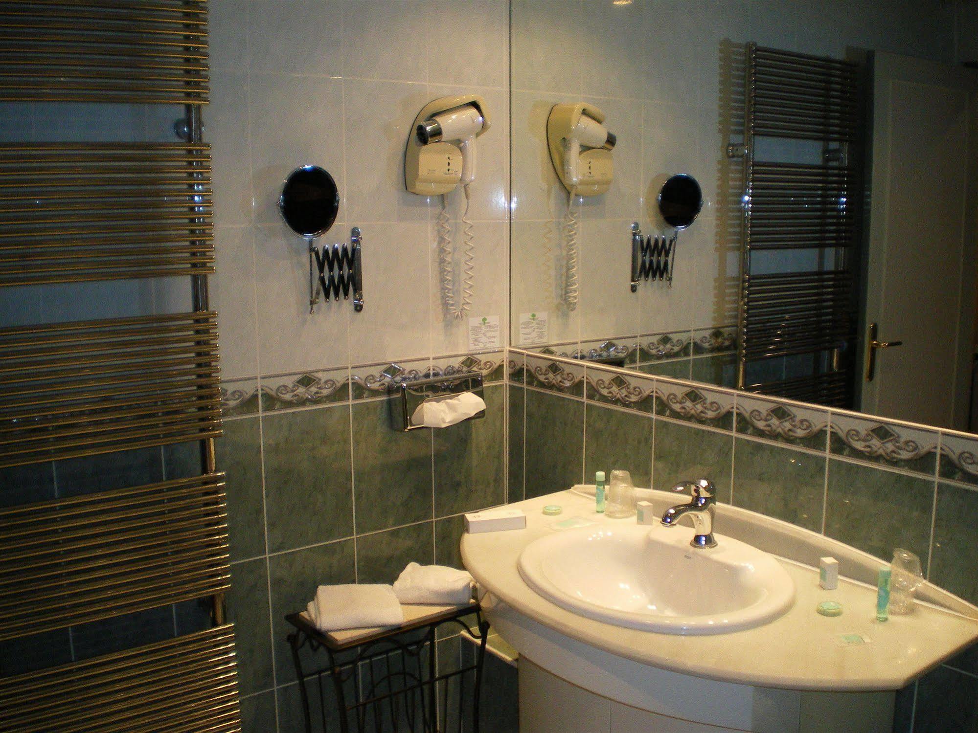 אוקזר Hotel Le Maxime - Best Western Signature Collection מראה חיצוני תמונה